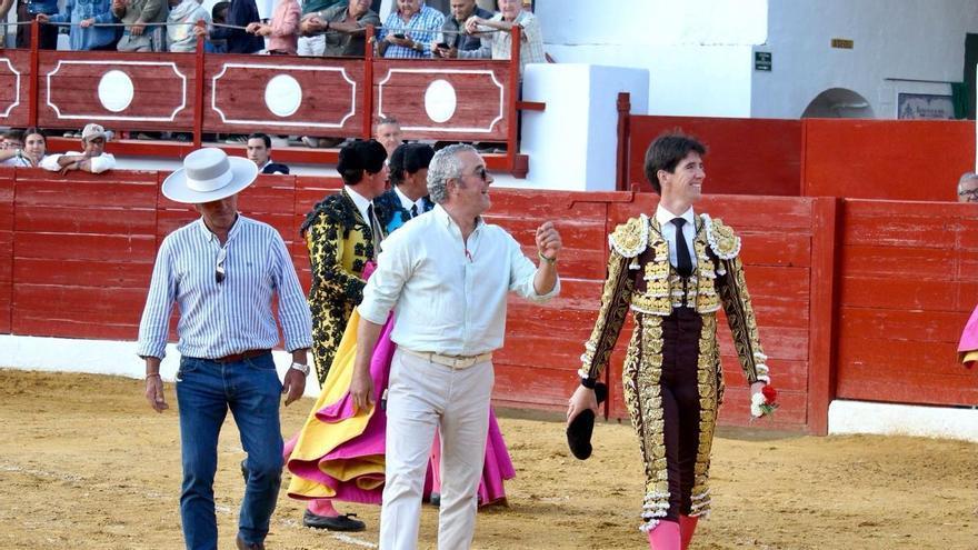 Roban las espadas al torero Esaú Fernández tras indultar un toro en Constantina
