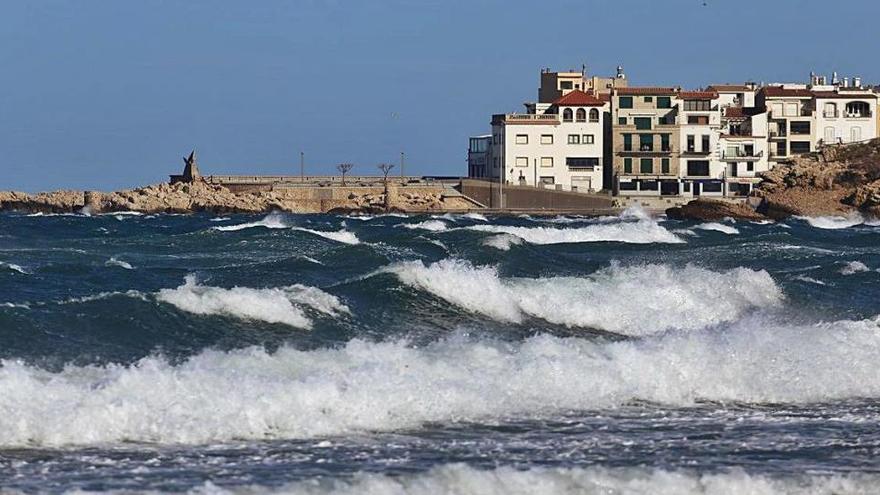 El temporal marítim es feia notar ahir de valent a la costa de l&#039;Escala.