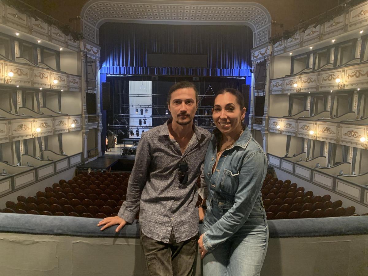 Antonio de Verónica y Saray Cortés, en el Teatro Cervantes.