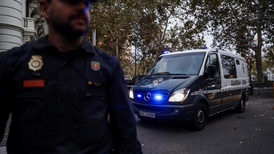 Dos detenidos en Tarragona por mensajes de odio contra la Policia y la Guardia Civil el 1-O