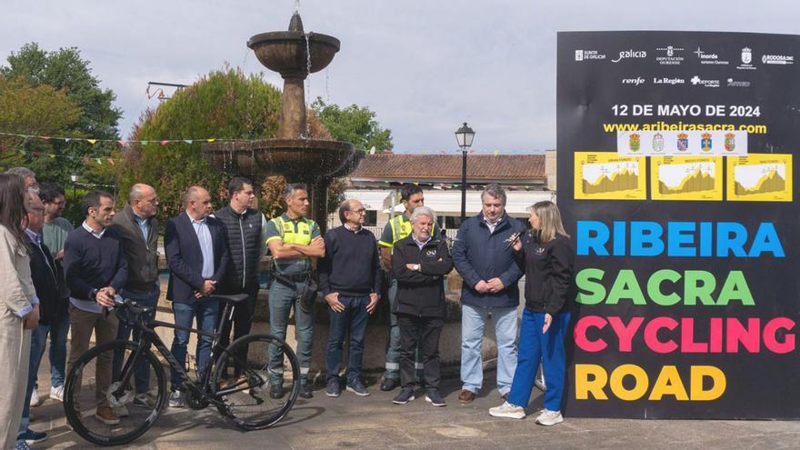 La presentación de la marcha cicloturista en Pereiro de Aguiar, uno de los concellos que recorrerá. |  // FDV