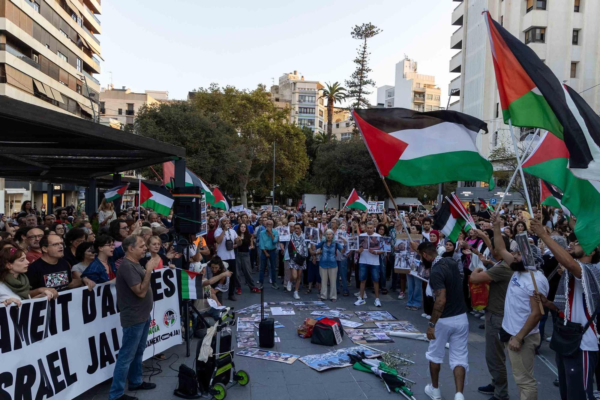 Medio millar de voces claman en la Muntanyeta por la liberación de la flotilla y el boicot a Israel