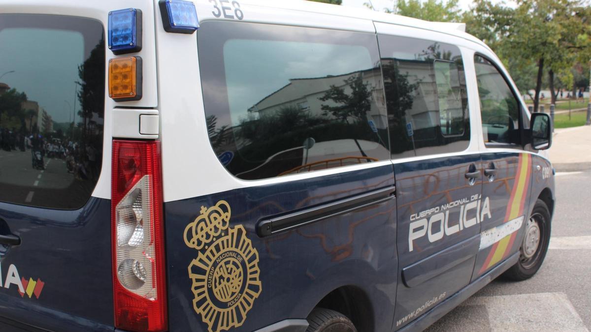 Furgoneta de Policía Nacional.