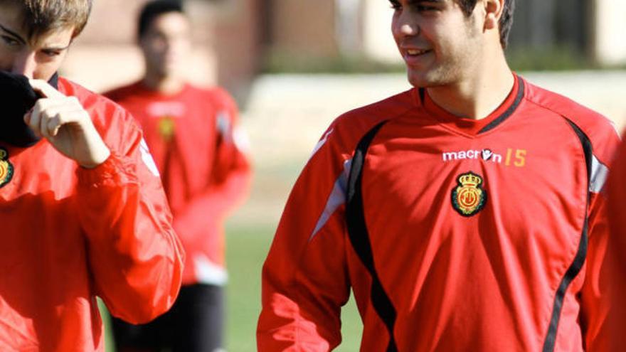 El juvenil Abdón entrena con el primer equipo.