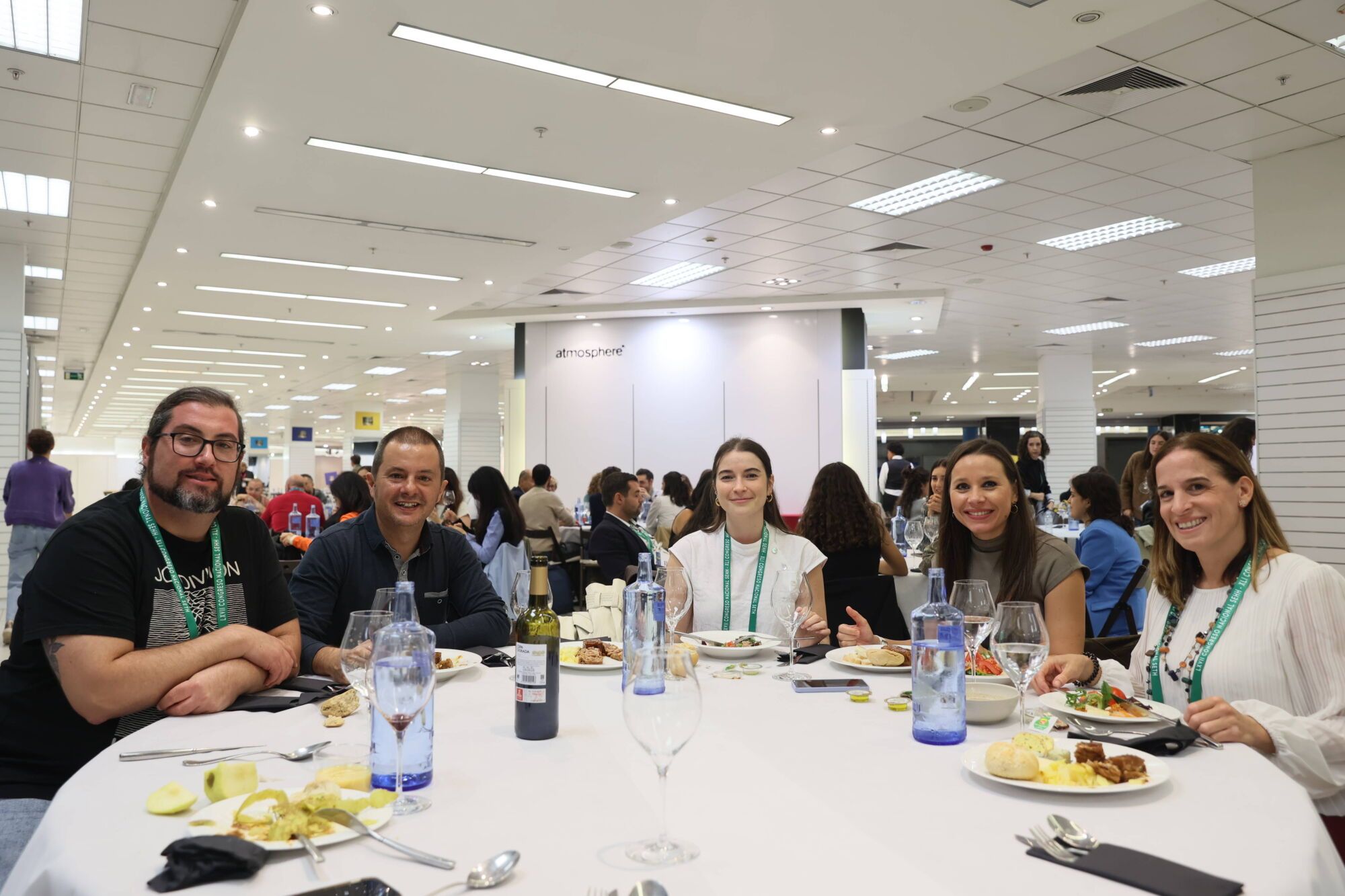 El centro comercial del Calatrava vuelve a abrir sus puertas (por unos días) para dar de comer a más de ochocientos congresistas en Oviedo