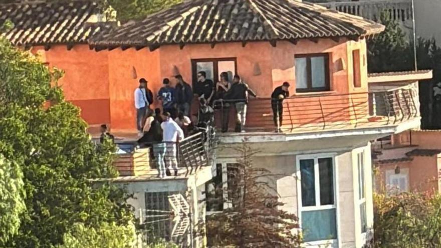 Desesperación vecinal en Palma: Las fiestas ilegales en el chalet de Cala Major suman doce expedientes policiales