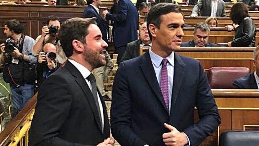 Antidio Fagúndez y Pedro Sánchez, en el Congreso.