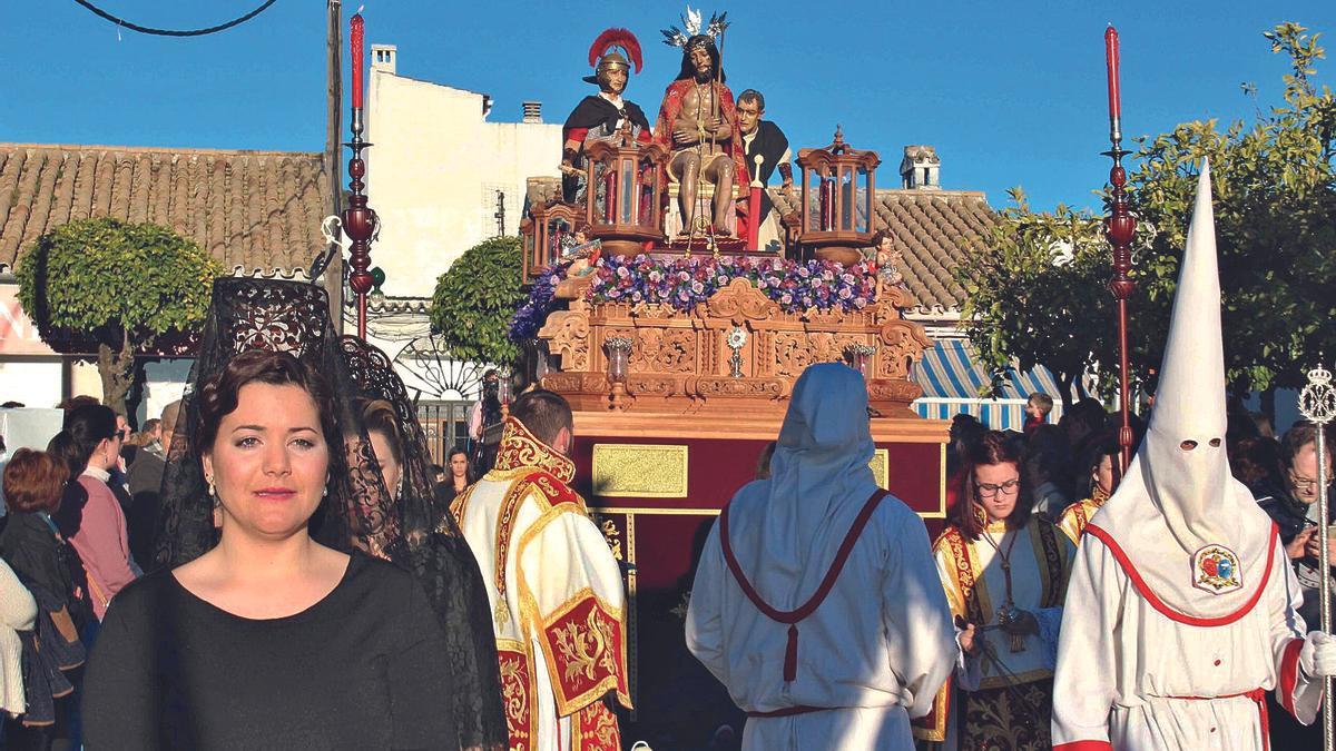 Un momento del paso en procesión del Santísimo Cristo de la Sentencia el Martes Santo.