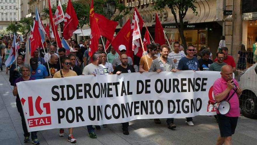 Realizaron una protesta por las calles de Ourense. // FdV