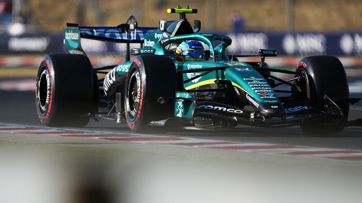 Fernando Alonso, con el nuevo AMR26-B en el Hungaroring