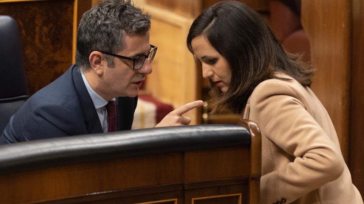 El ministro de la Presidencia, Félix Bolaños, y la secretaria general de Podemos, Ione Belarra, en una foto de archivo en el Congreso.