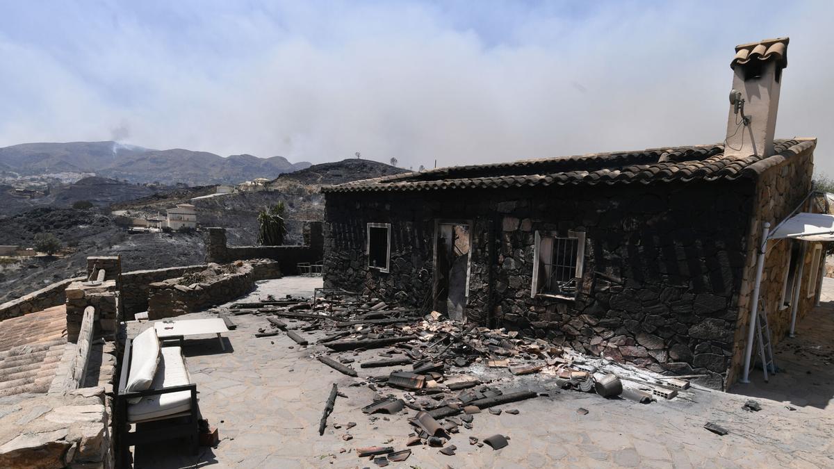 El incendio de Los Gallardos, en imágenes