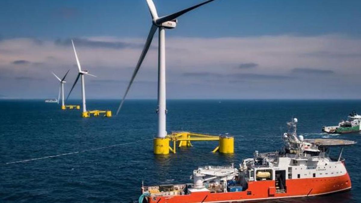 Trabajos de instalación del parque eólico flotante Kincardine en Escocia.