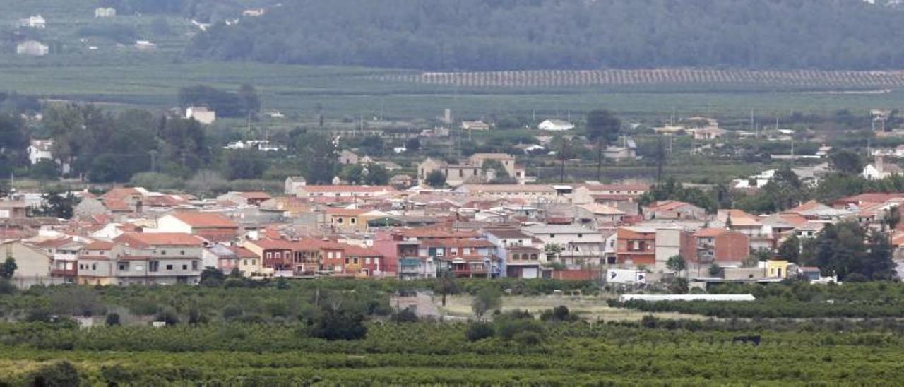 Una vista aérea de la población de Rafelguaraf, uno de los diez municipios con menor renta por habitante de la provincia, en una imagen de archivo.