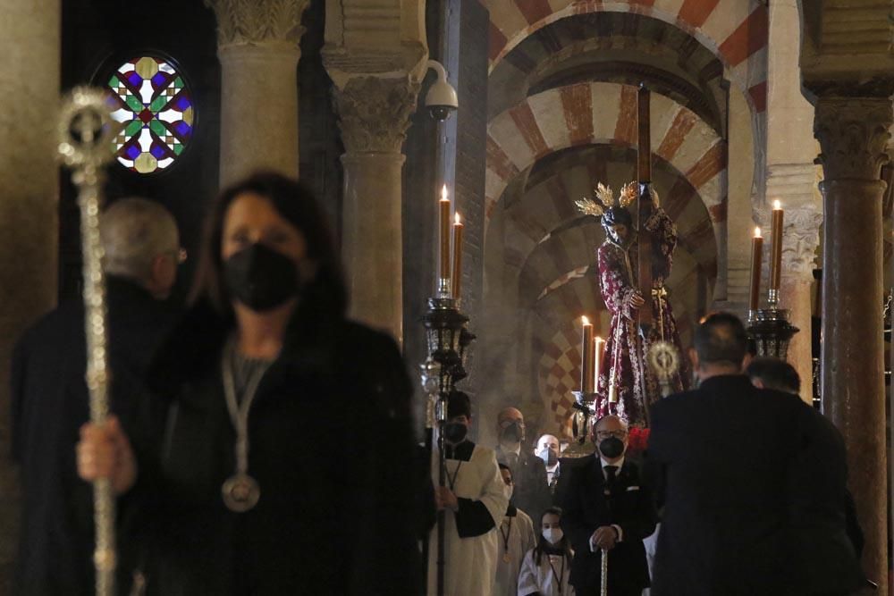 En imágenes, el Vía Crucis de las cofradías