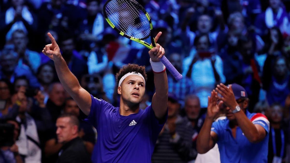 Tsonga celebra con el público francés el triunfo sobre Darcis.