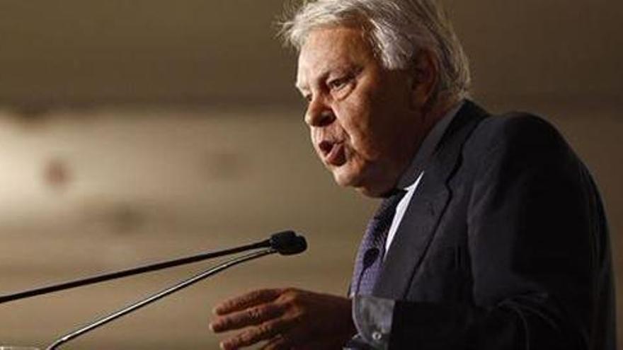 Felipe González demana als catalans que «no es deixin arrossegar a una aventura il·legal»