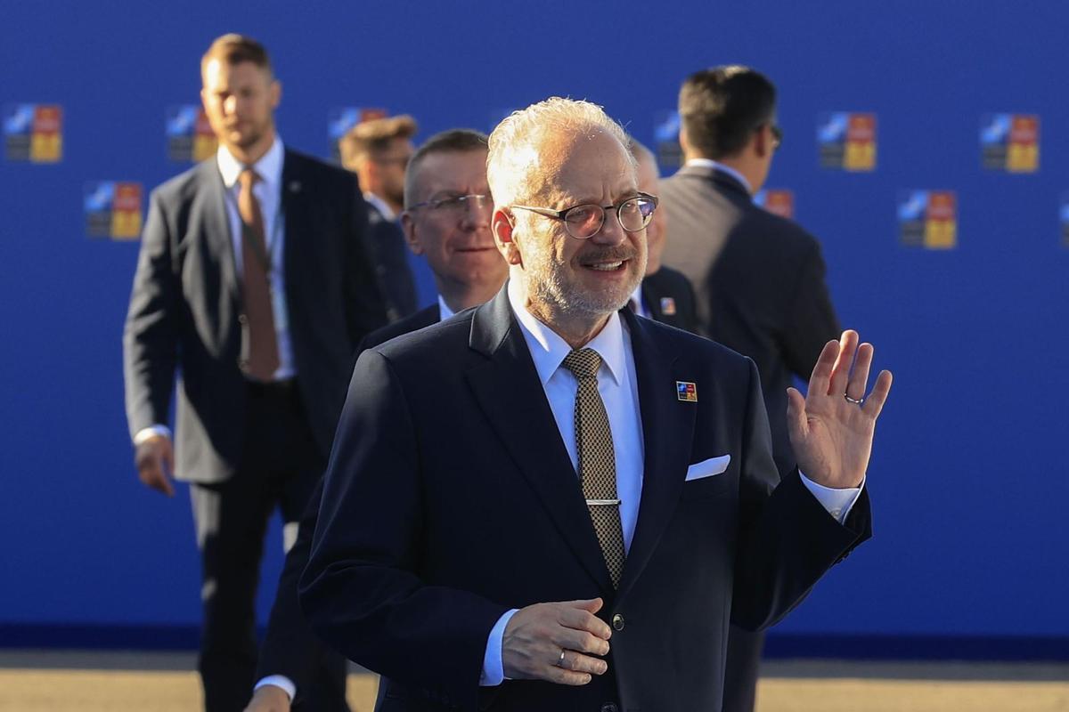 MADRID, 30/06/2022.- El presidente de Estonia, Alar Karis a su llegada a la segunda jornada de la cumbre de la OTAN que se celebra este jueves en el recinto de Ifema, en Madrid. EFE/ Zipi