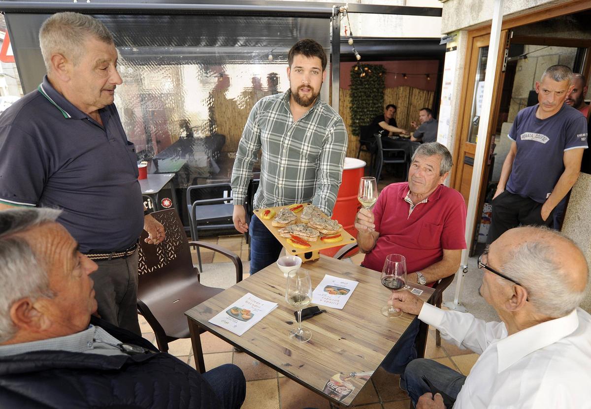 Clientes en Casa Victorino, uno de los locales participantes en el concurso de tapas.