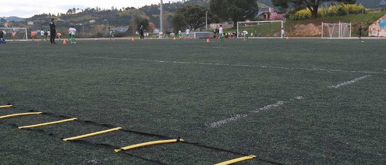 El terreno de juego del campus, preparado ayer para acoger por fin rugby, el domingo. // Iñaki Osorio