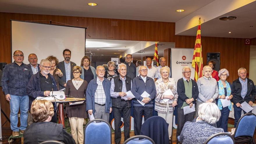 Òmnium Berguedà homenatja a les persones que fa més de 50 anys que formen part de l’entitat