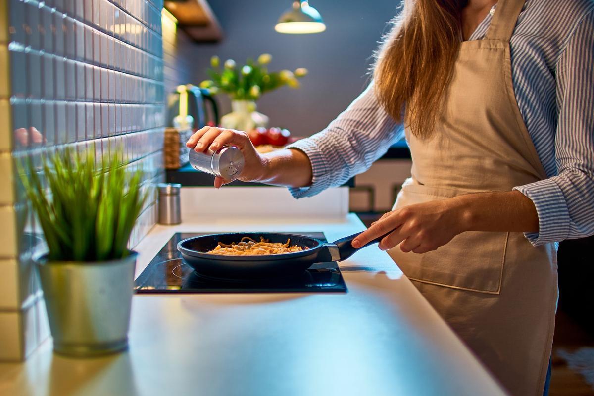 Adiós a la vitrocerámica, hay una alternativa que es tendencia en las cocinas