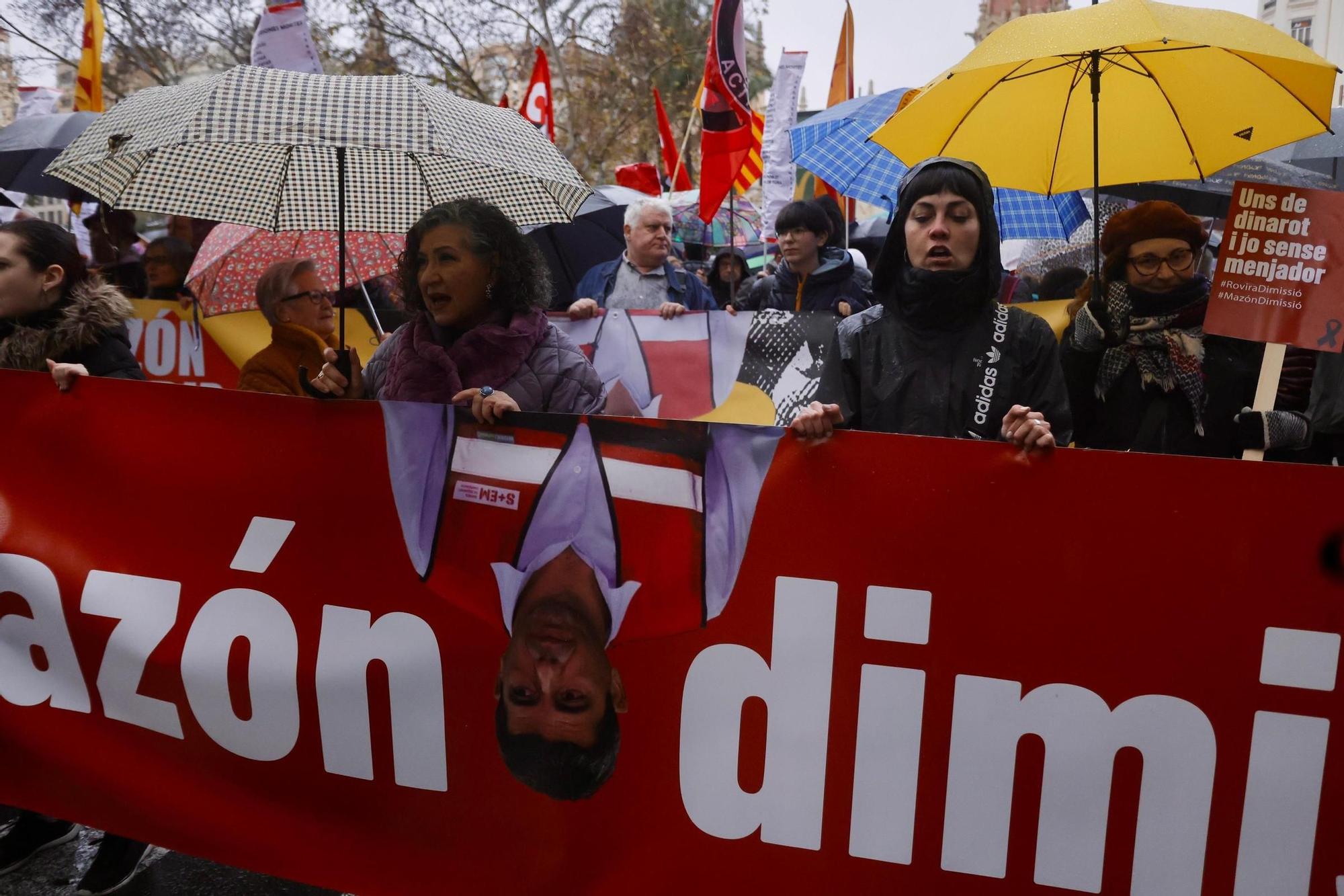 La cuarta manifestación contra Mazón por la gestión de la dana, en imágenes