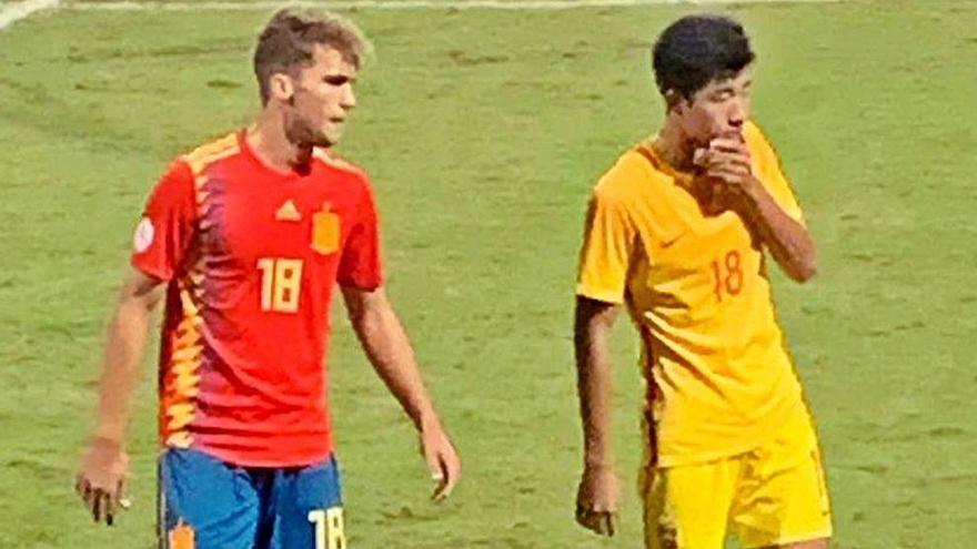 Pablo Ramón, junto a un jugador chino.