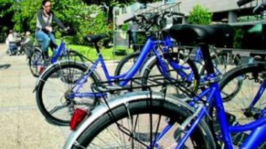 Las bicis de alquiler se amplían a las barriadas y a los visitantes