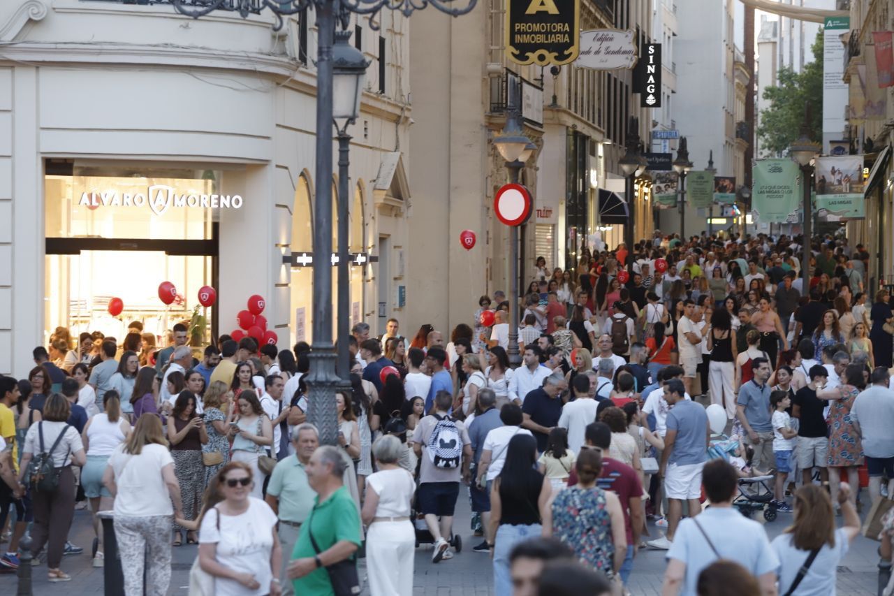 El centro de Córdoba se llena de ambiente en la Shopping Night 2025