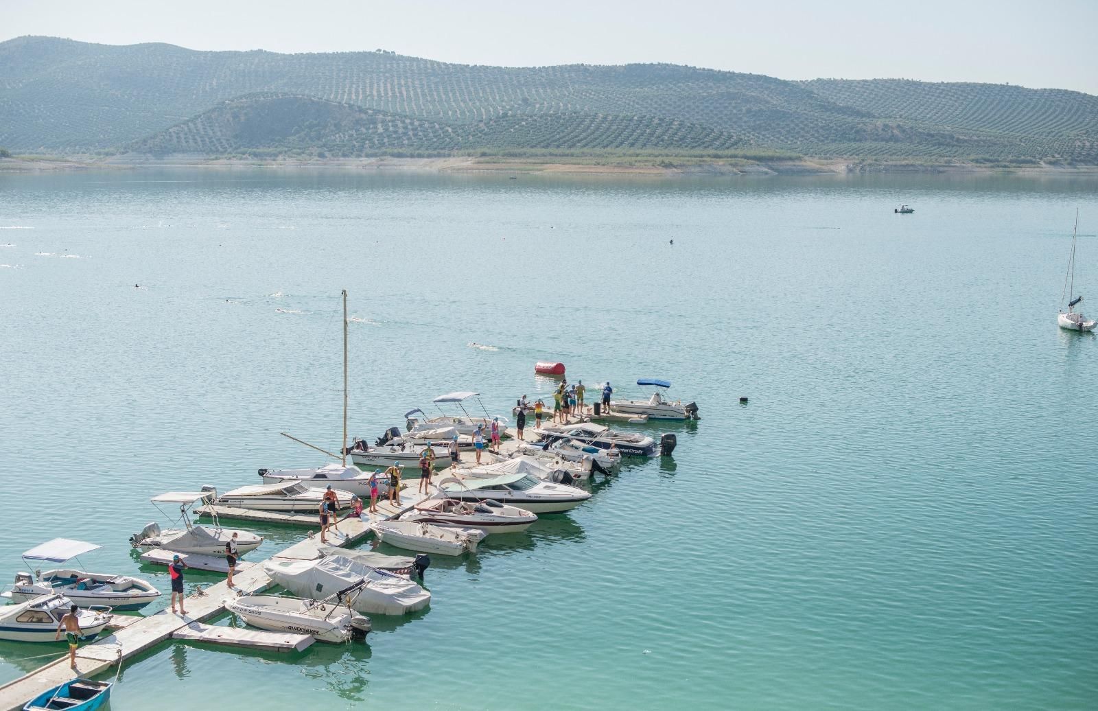 Alfonso Bastos y Katherine Mills ganan en Baena el primer triatlón cordobés tras el confinamiento