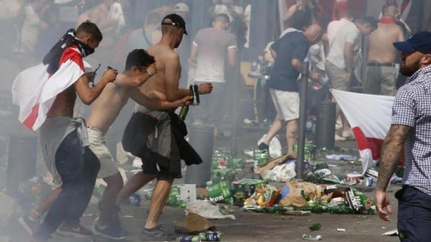 Hooligans rusos prometen &quot;un festival de violencia&quot; durante el Mundial de Rusia del 2018