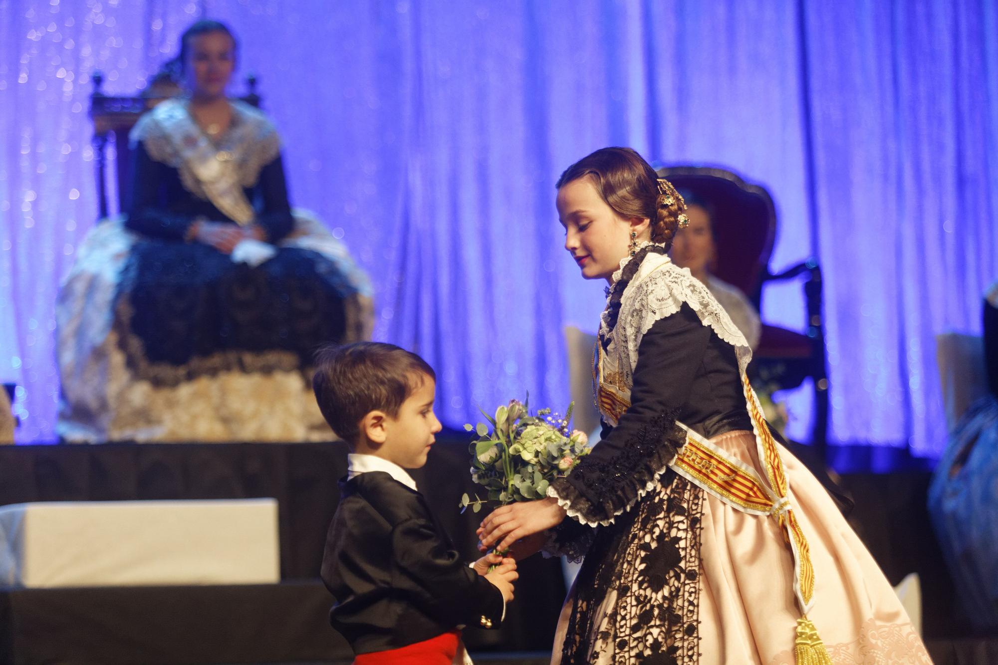 Diana y Lidón suben al trono de Brancal de la Ciutat al son de música y tradición