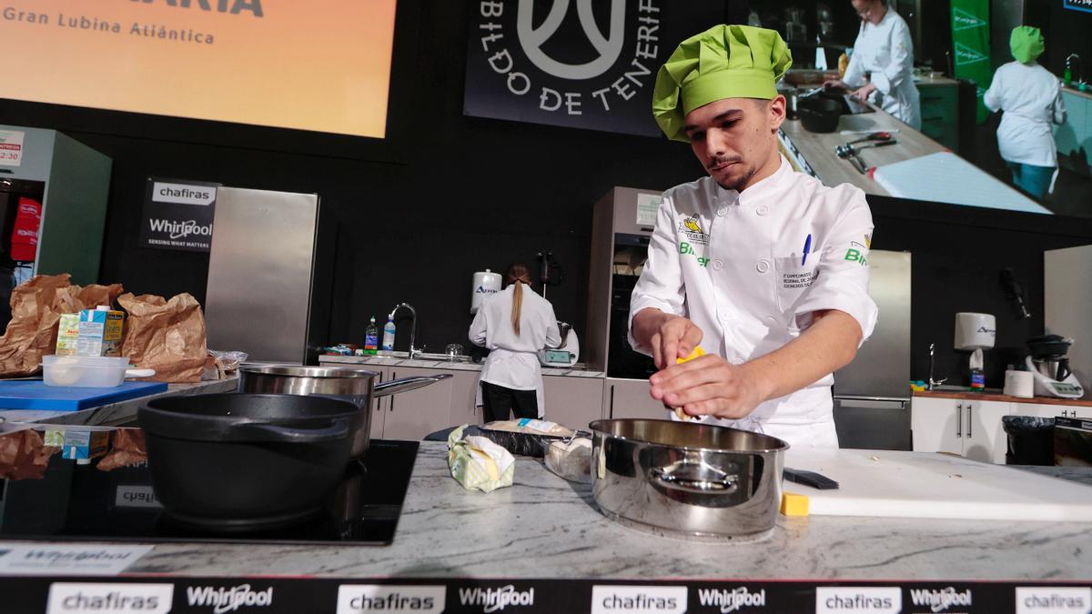 El de cocinero es uno de los puestos con más vacantes en Canarias.