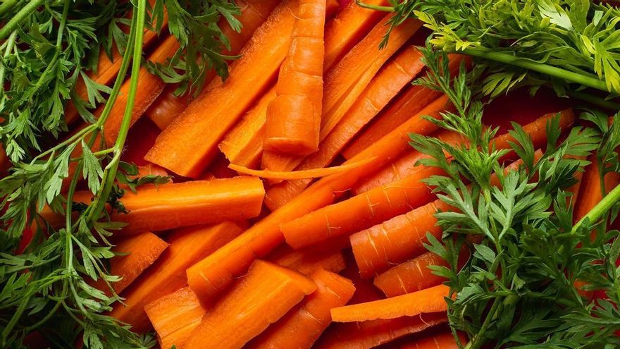El truco de la zanahoria para mantener el aceite limpio después de freír