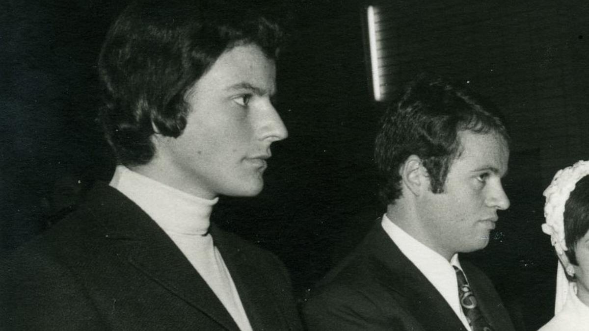 Teófilo del Valle, junto a su hermano José Antonio el día de la boda de este último.