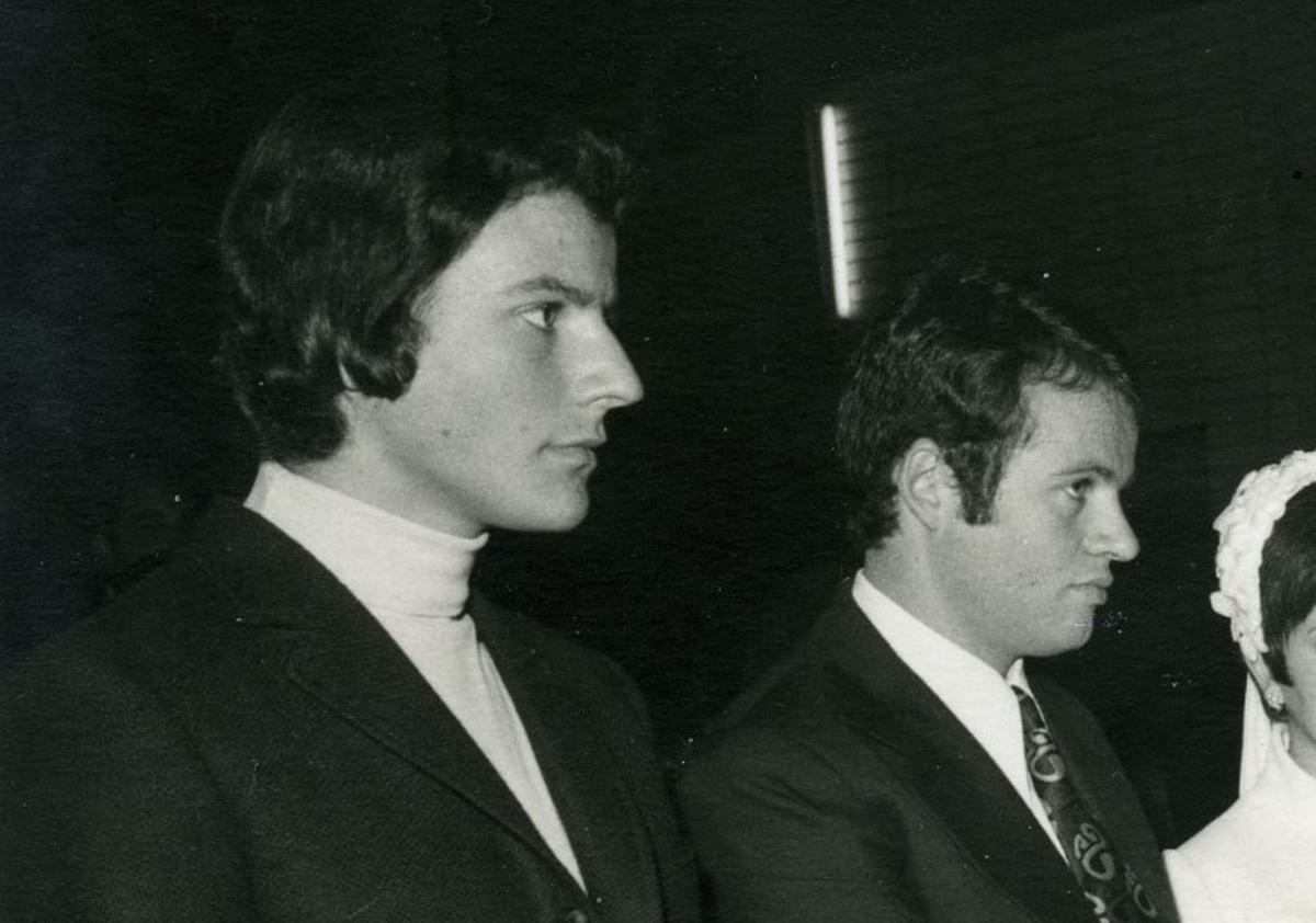 Teófilo del Valle, junto a su hermano José Antonio el día de la boda de este último.