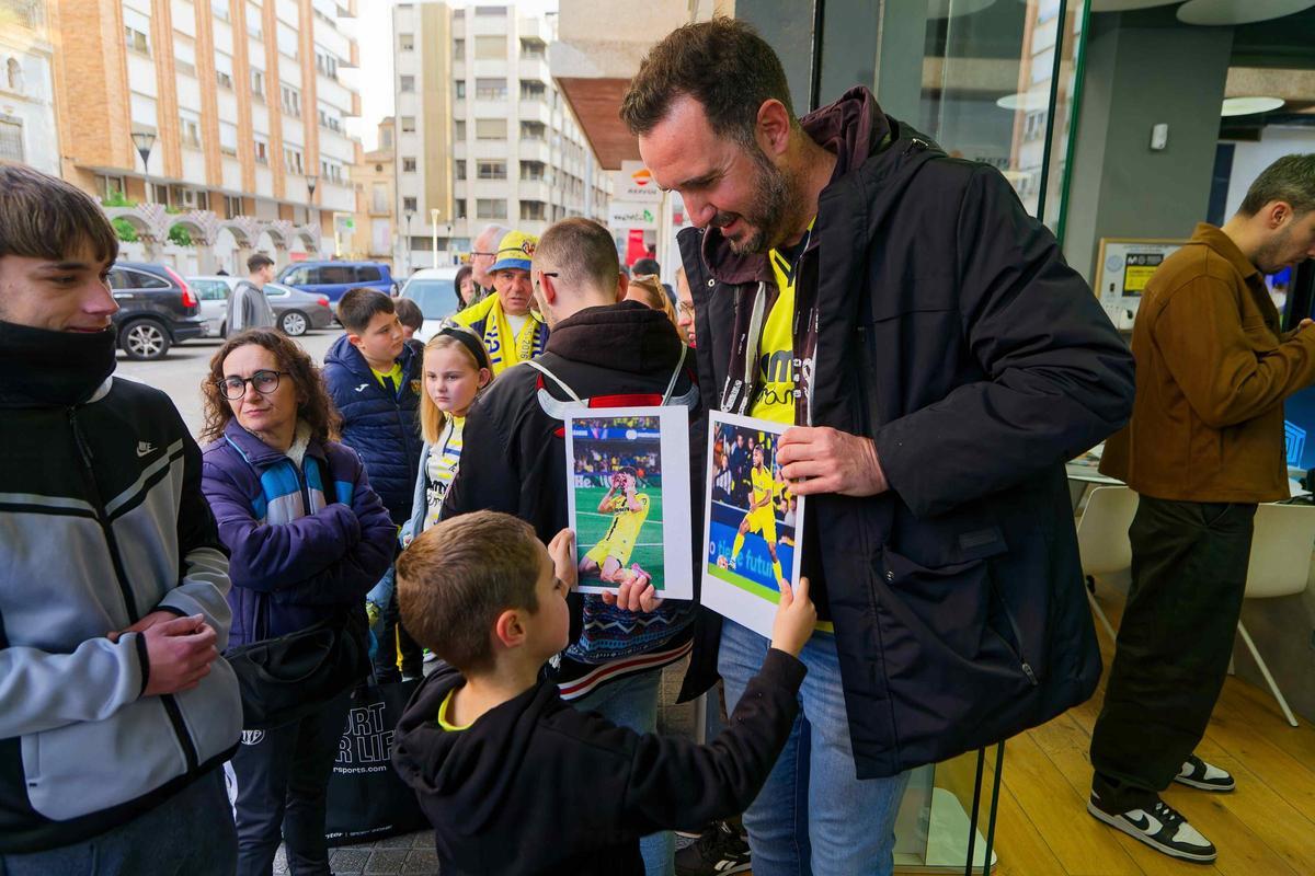 Galería | La afición del Villarreal, enloquecida con Willy Kambwala y el 'killer' Georges Mikautadze