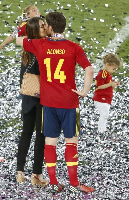 Spain's Alonso kisses his wife Nagore on the ...