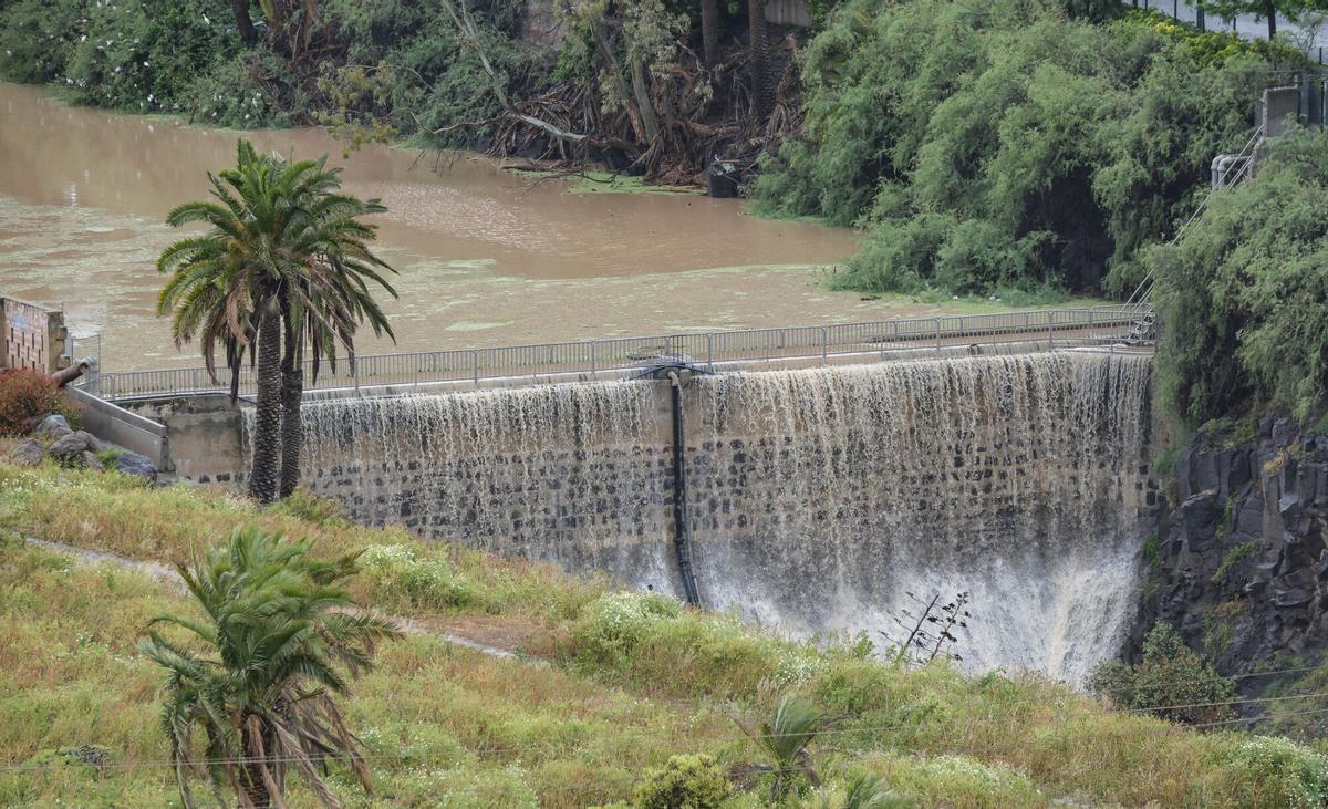 Resobo de presa de Tamaraceite por las lluvias de la borrasca Therese