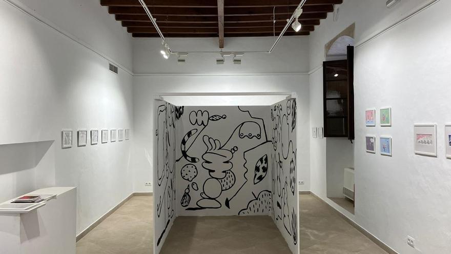 Pato Conde expone sus dibujos y bocetos de humor gráfico en la casa de cultura de Santanyí