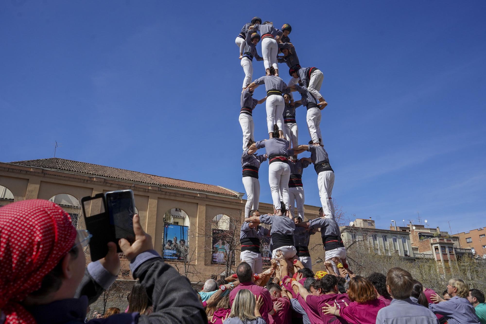 Actuació a la plaça de Sant Domènec de Manresa de la colla castellera Tirallongues amb els Castellers de Lleida i els del Riberal