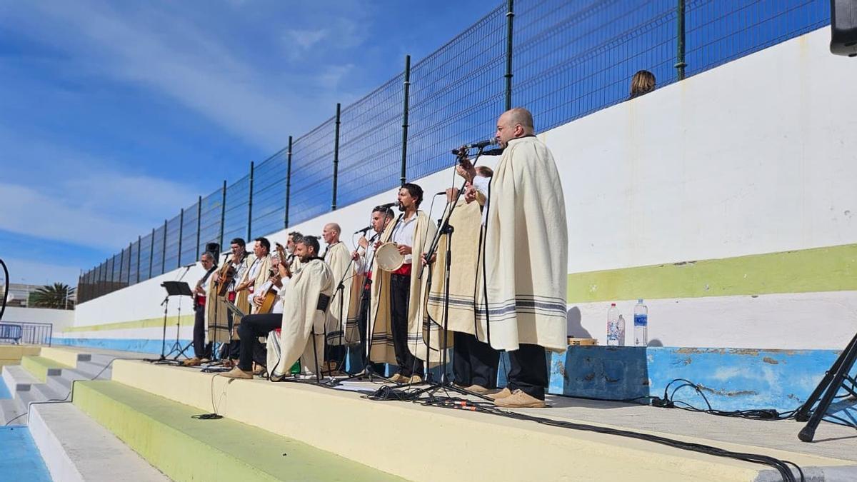 Los Sabañdeños participando en el proyecto didáctico ‘Descubriendo a Los Sabandeños’