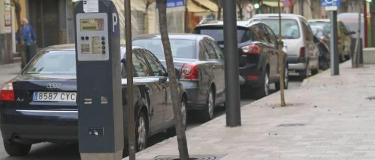 Gandia duplica la Zona Azul para que  una empresa la gestione junto a la grúa