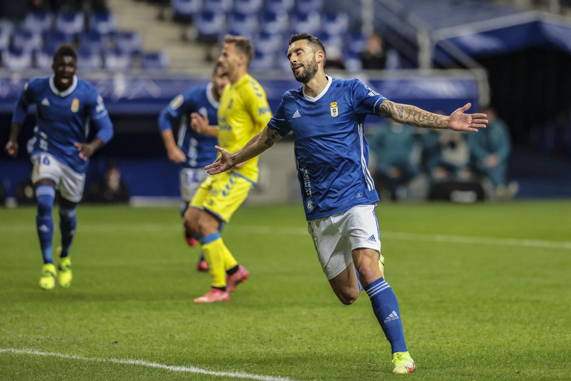 En imágenes: así fue el empate entre el Real Oviedo y Las Palmas