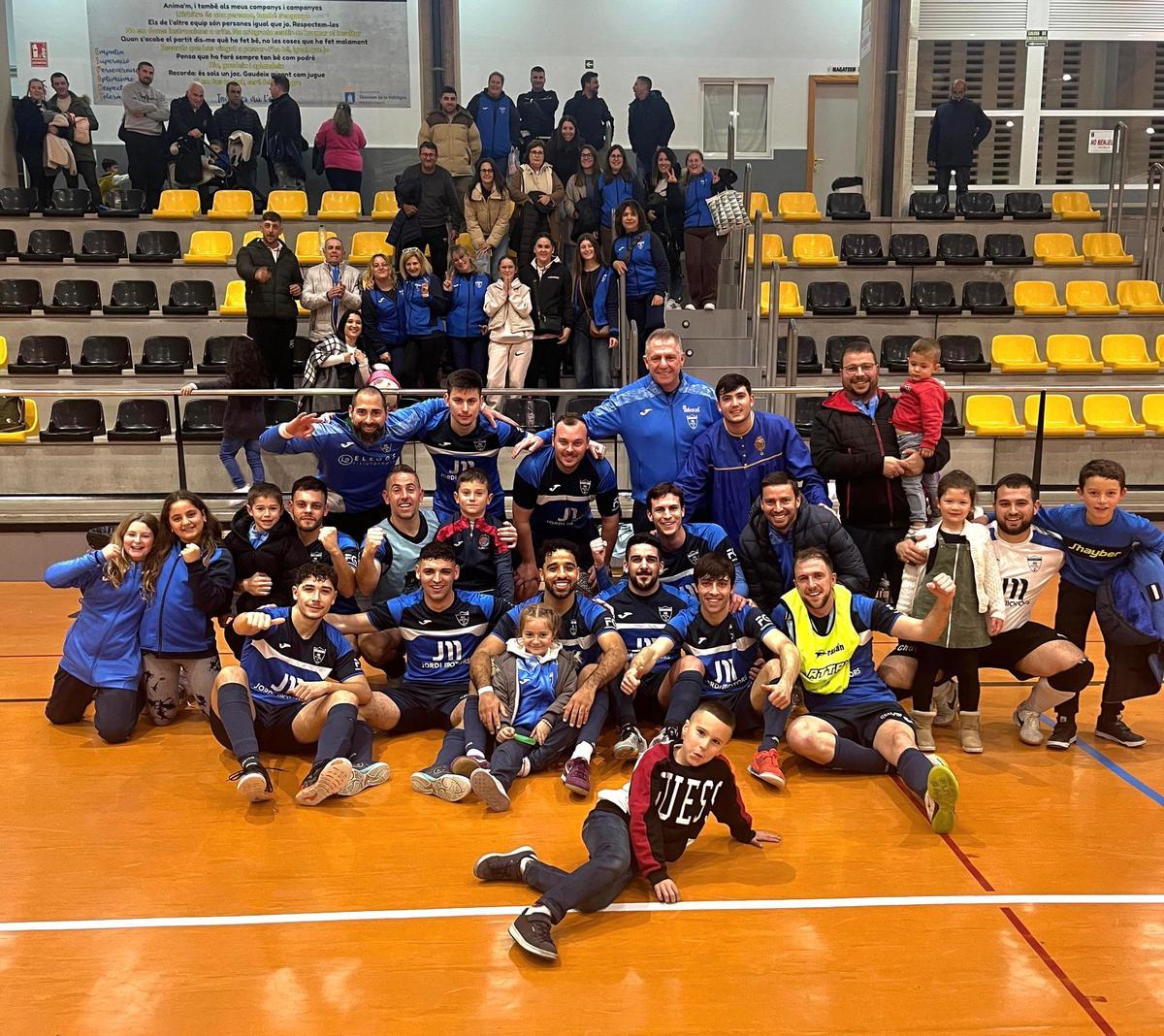 El Athletic la Vall CF celebra un nuevo éxito con su afición