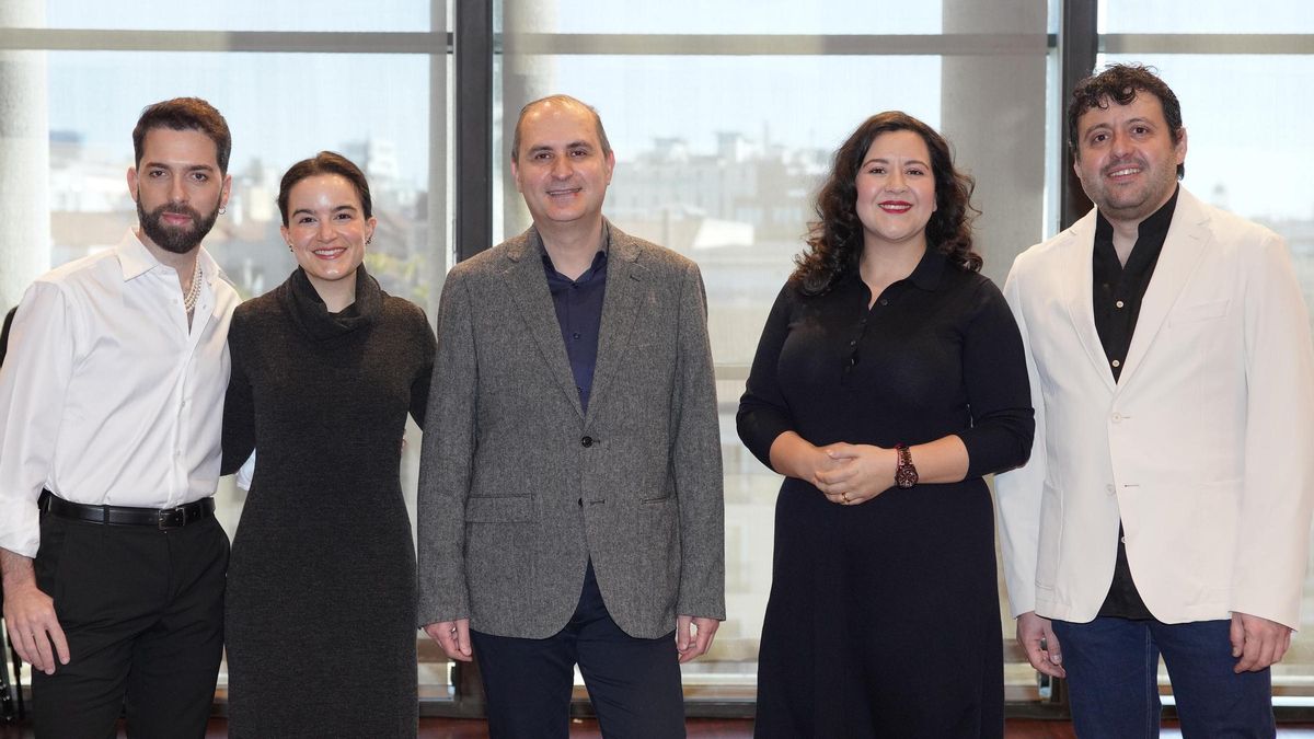 De izquierda a derecha: Rafael R. Villalobos, Natalia Labourdette, Jesús Torres, Adriana González y Jordi Francés, en la presentación de las óperas 'La vida breve / Tejas verdes' en el Teatro Real.