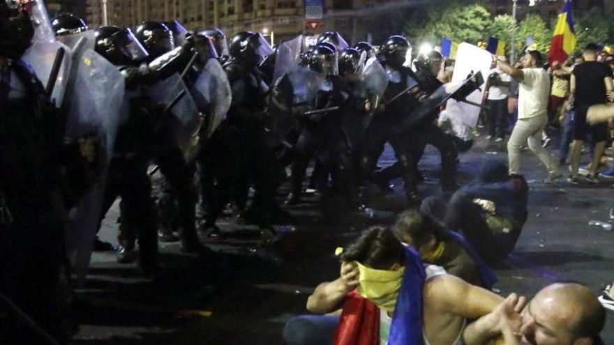 Más de 400 heridos durante una manifestación en Bucarest