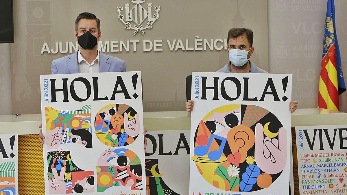 A l&#039;esquerra, el regidor Carlos Galiana i, a la seua dreta, Fede Reyna, creatiu de la campanya. | LEVANTE-EMV