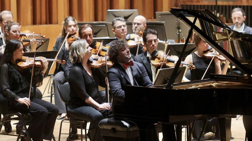 La OSPA despliega su riqueza sonora con Falla y Ravel en el estreno de su temporada